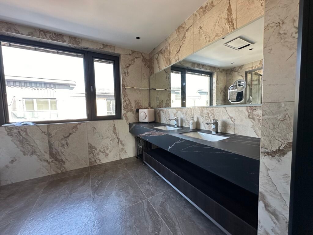 Luxury modern bathroom vanity design