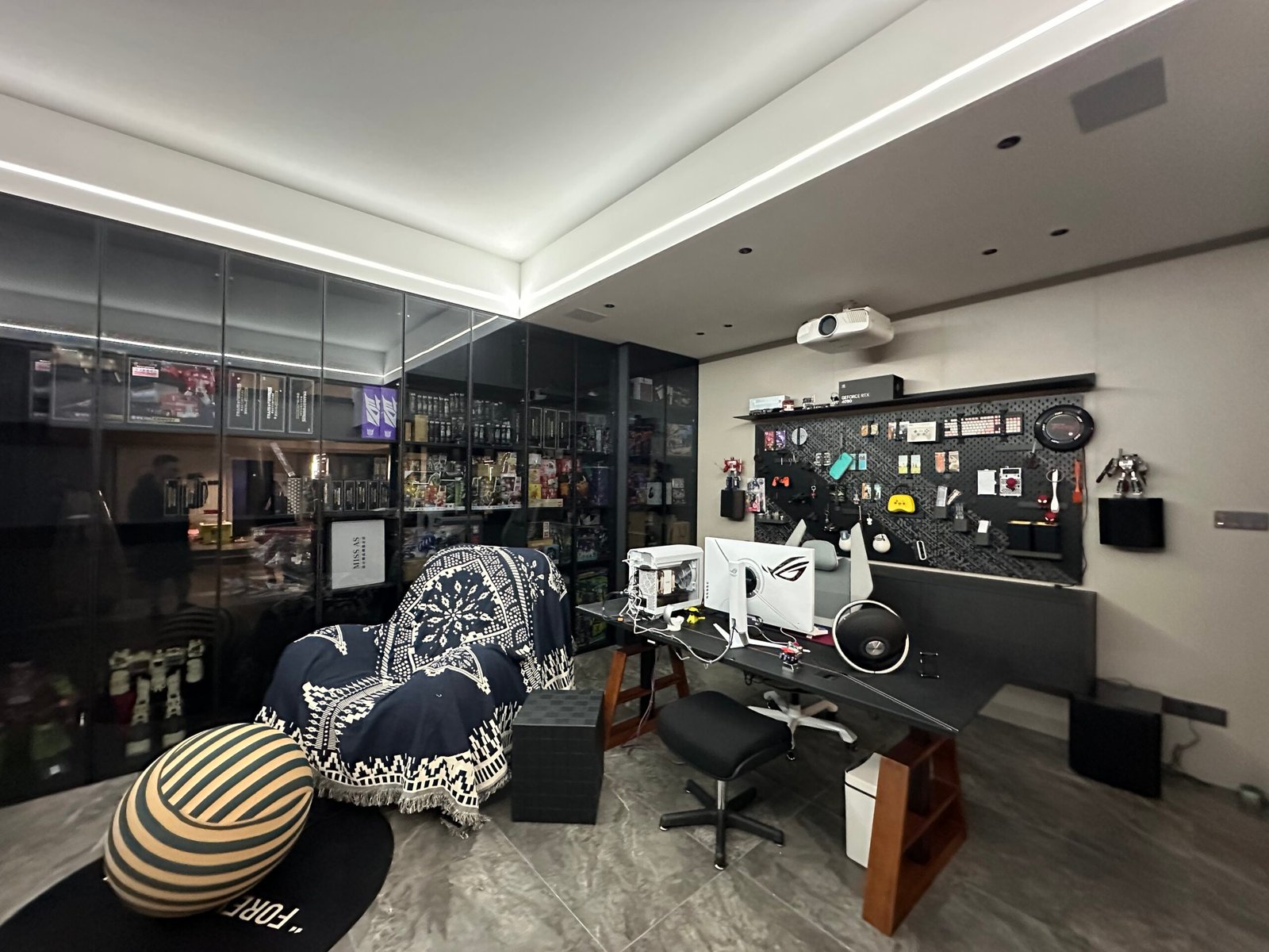 gaming-room-glass-display-cabinet