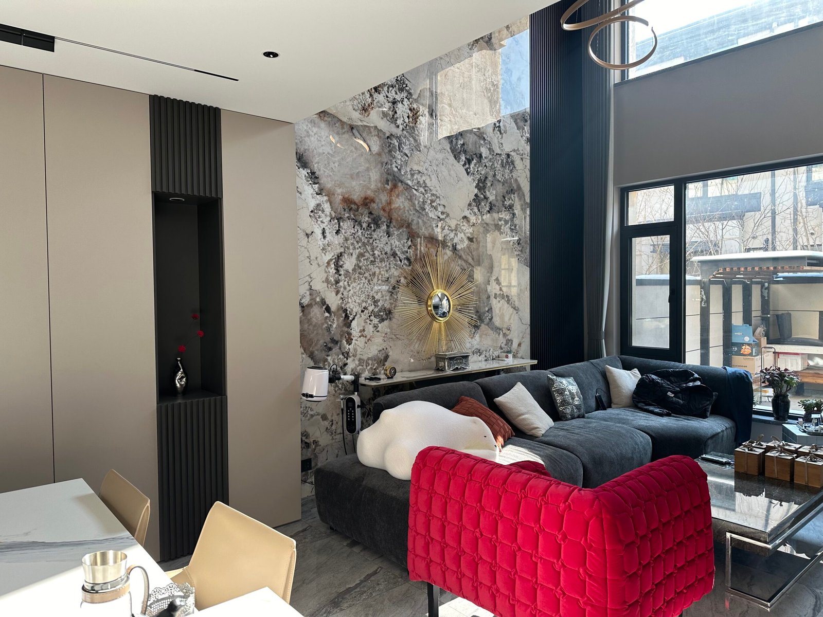 high-ceiling-marble-living-room-wall