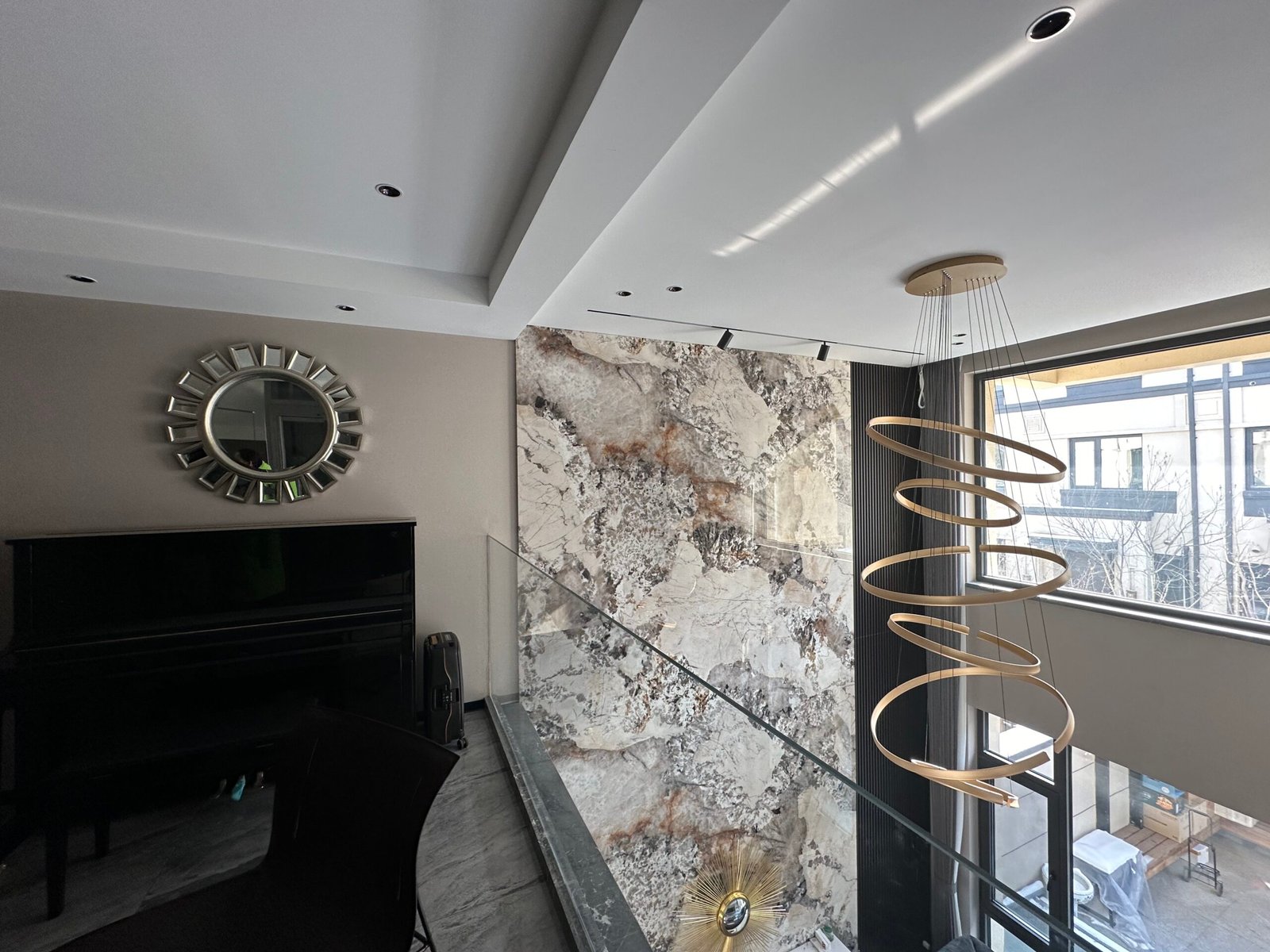 loft-living-room-marble-feature-wall