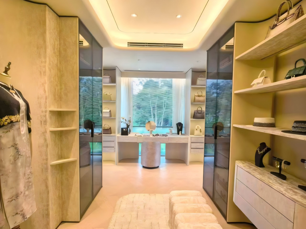 Bespoke luxury walk-in closet design