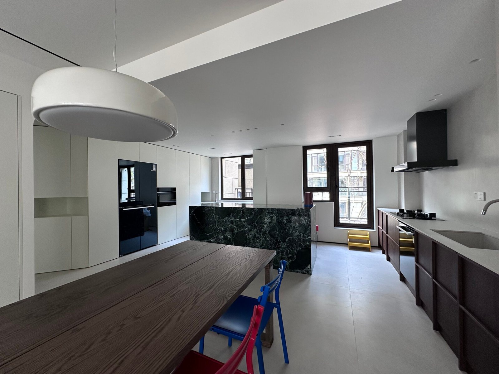 luxury-open-kitchen-wood-dining-table