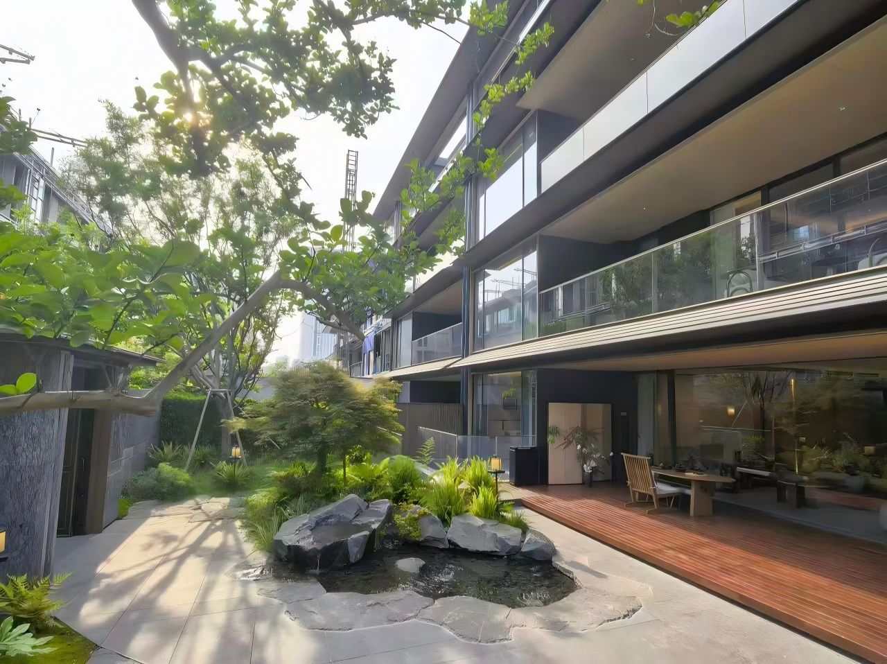 luxury-villa-garden-with-glass-sliding-doors