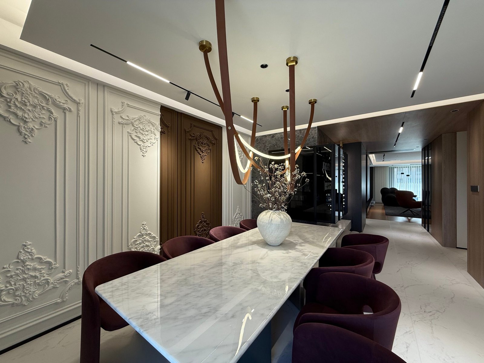 marble-dining-table-luxury-home-interior-design