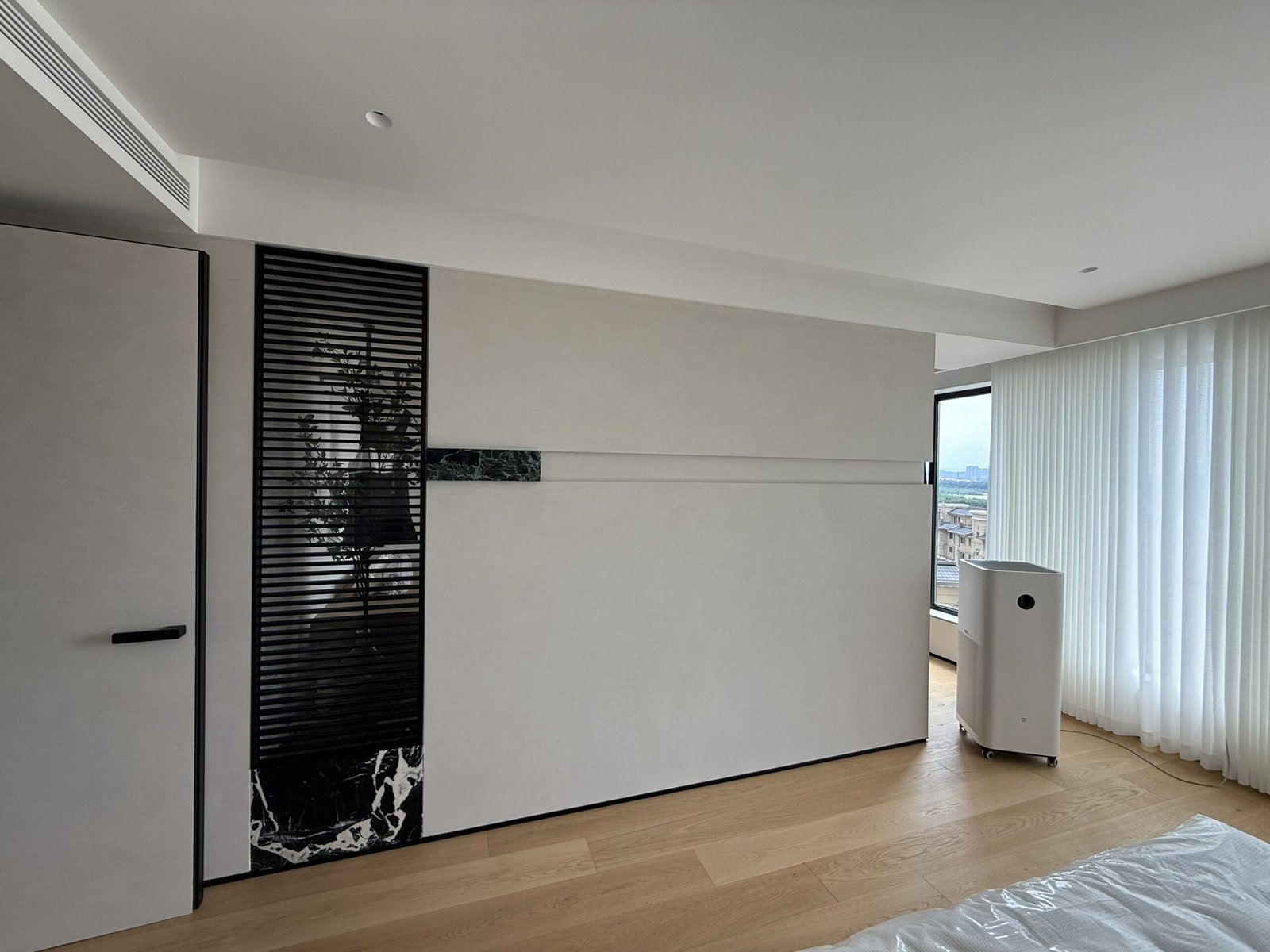 minimalist-bedroom-feature-wall-panel