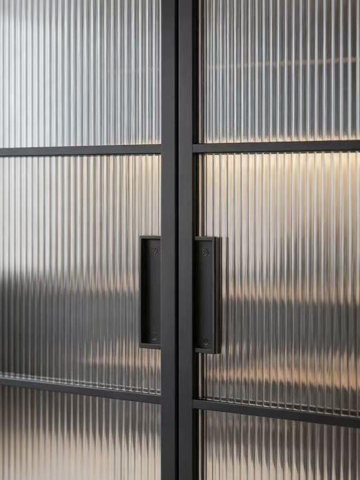 minimalist ribbed glass sliding door handle detail