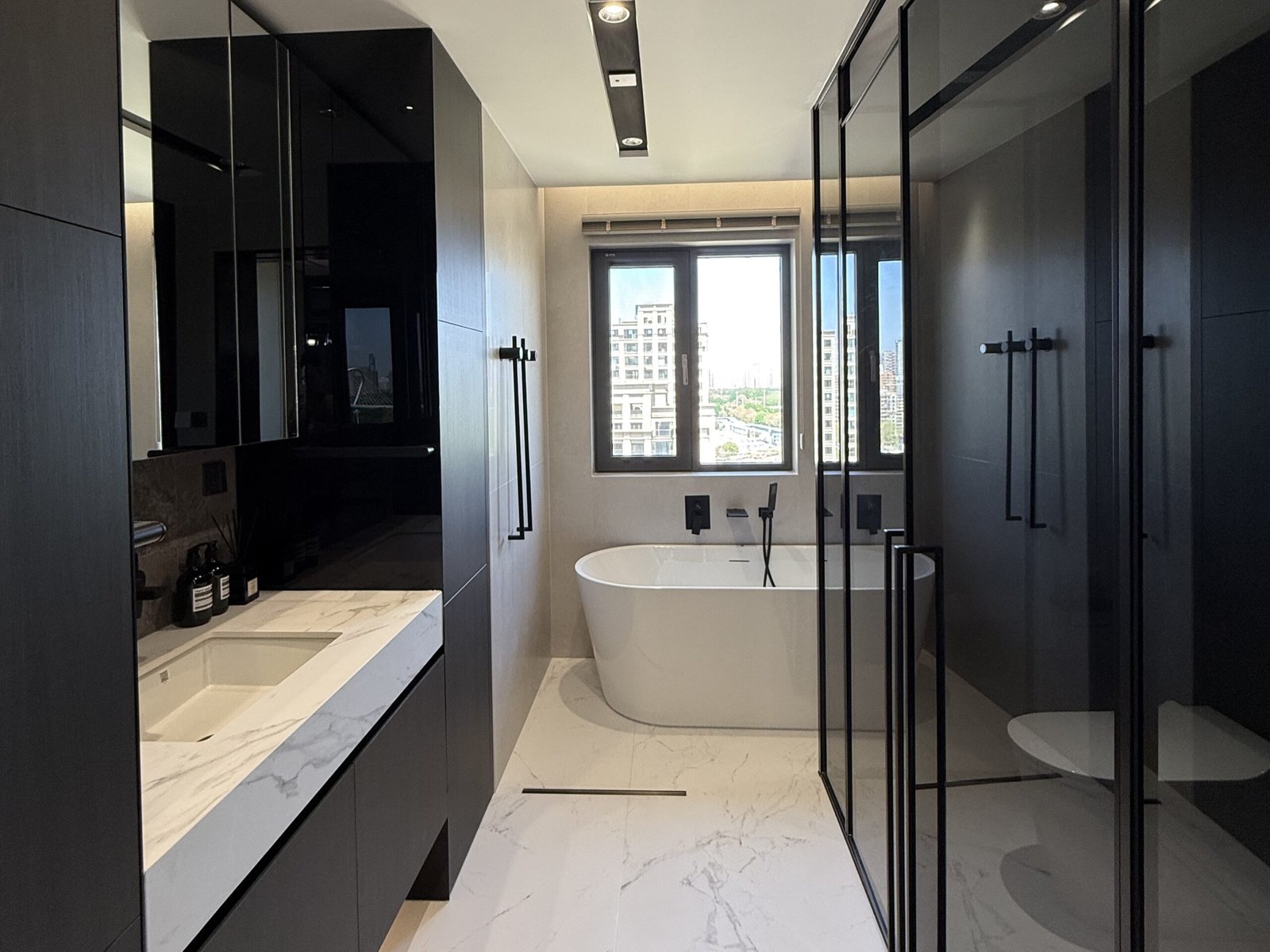 modern-bathroom-glass-shower-vanity-design