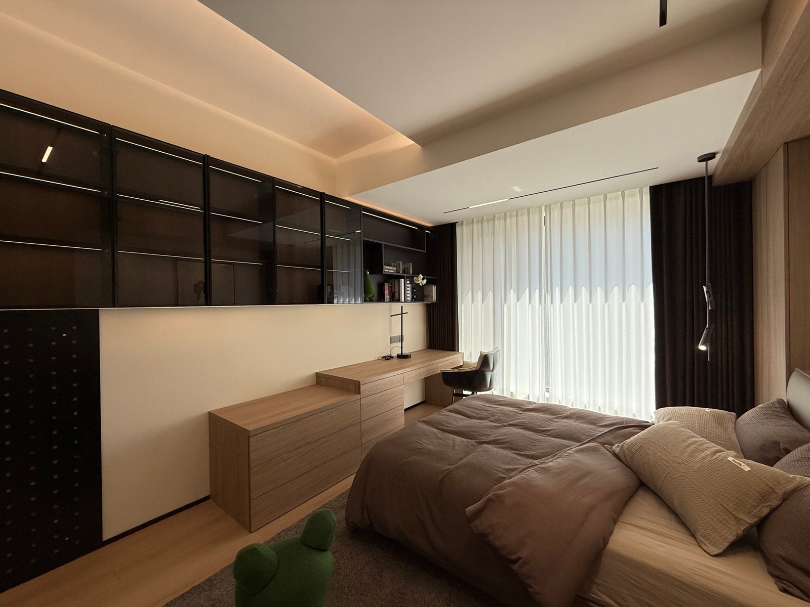 modern-bedroom-custom-desk-storage-cabinet