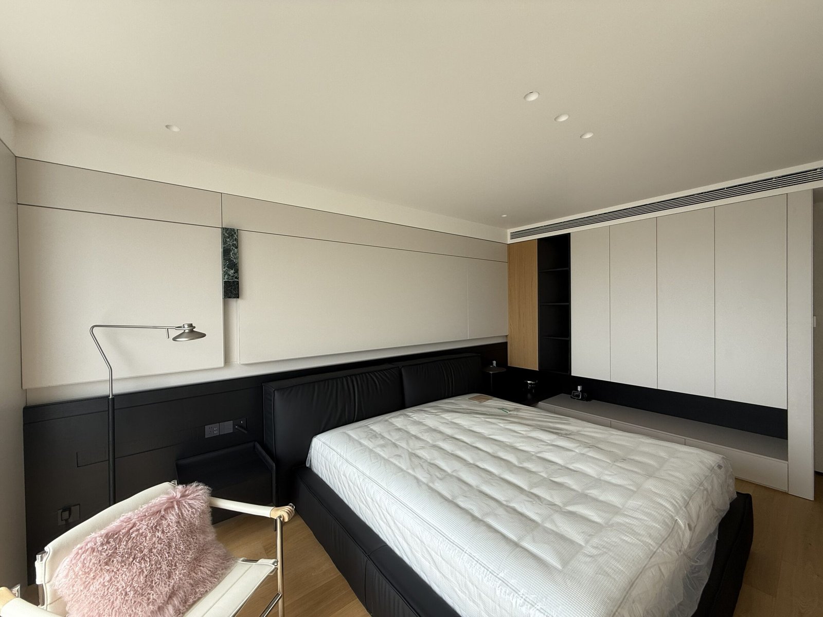 modern-bedroom-wall-cabinet-design
