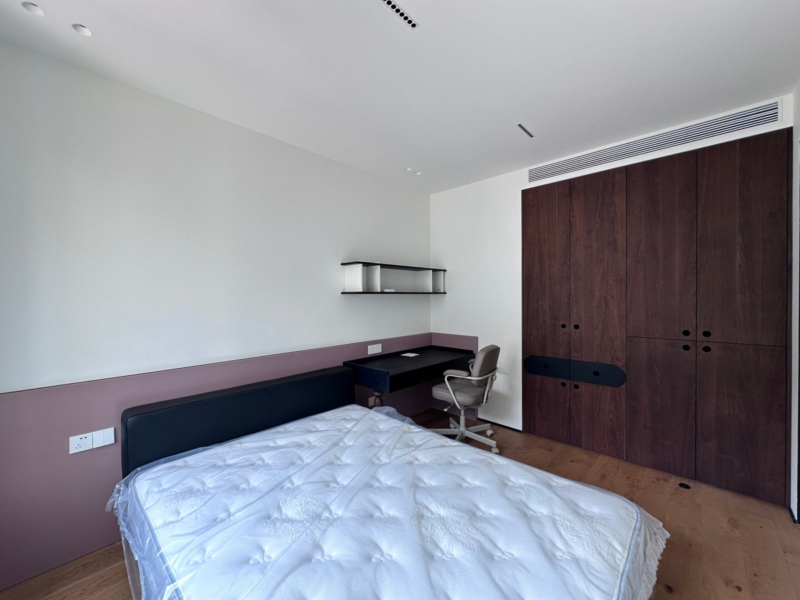 modern-bedroom-wood-wardrobe-study-desk