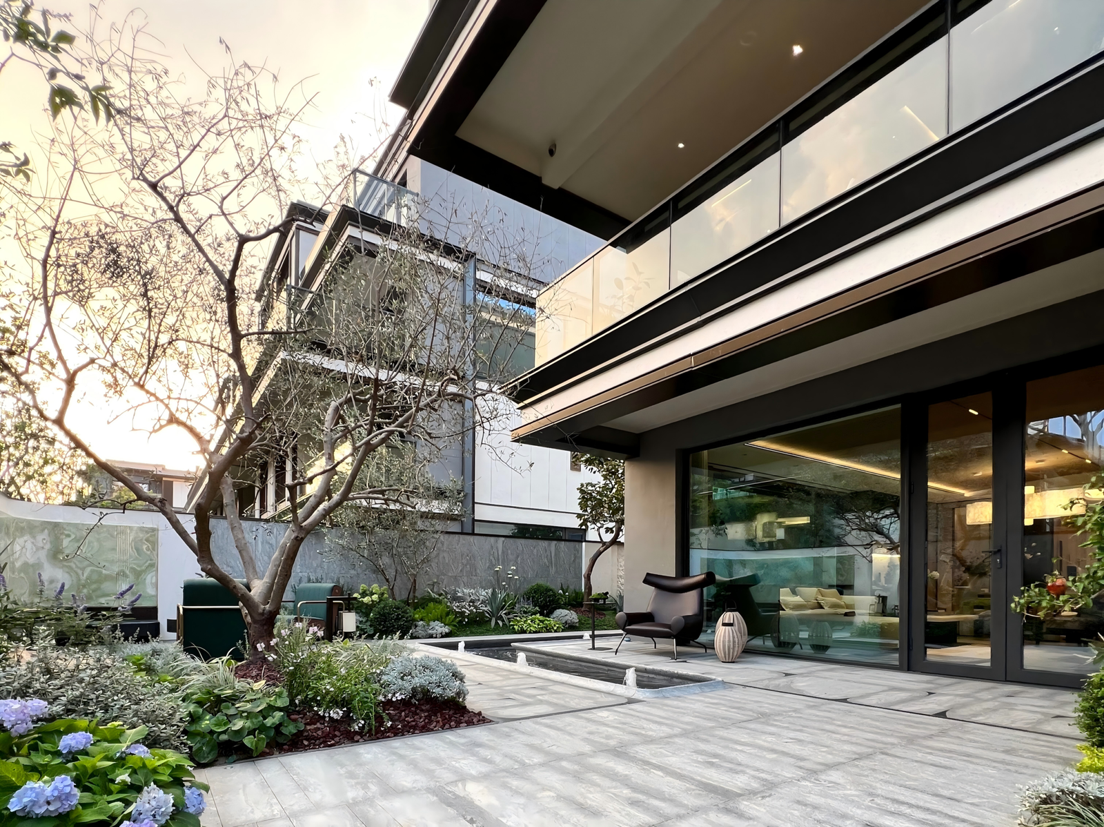 villa-garden-courtyard-with-glass-sliding-doors