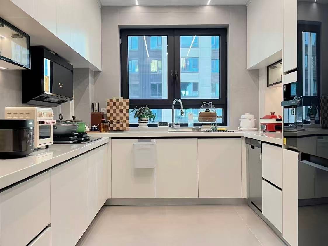 U-shaped kitchen cabinets with efficient storage