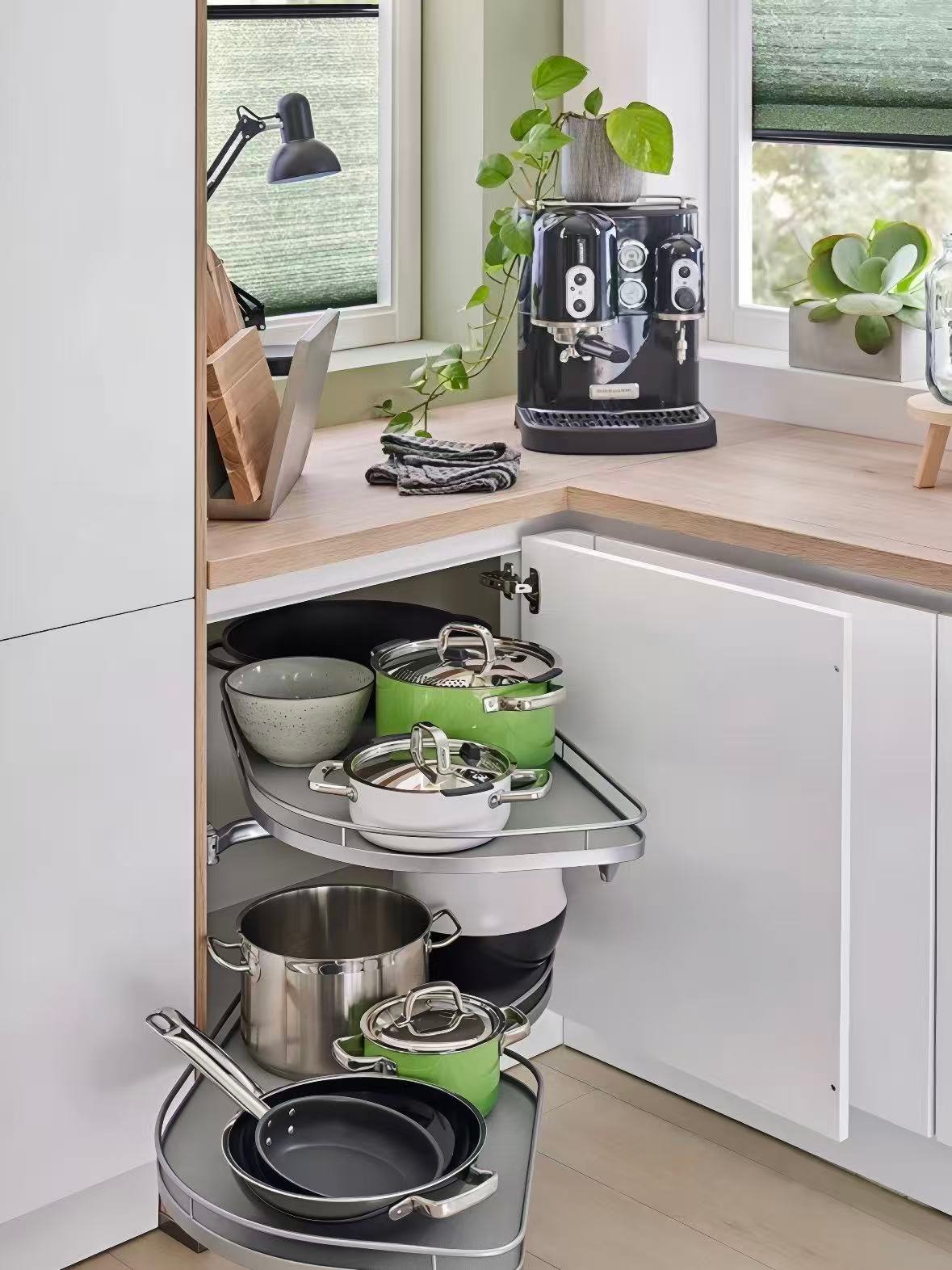 Kitchen cabinet storage planning before production