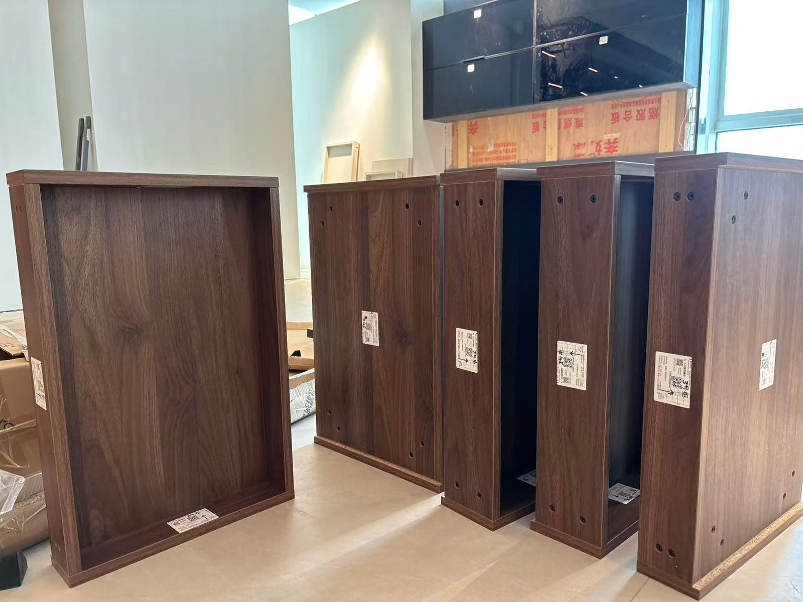 Numbered wardrobe units for batch production control