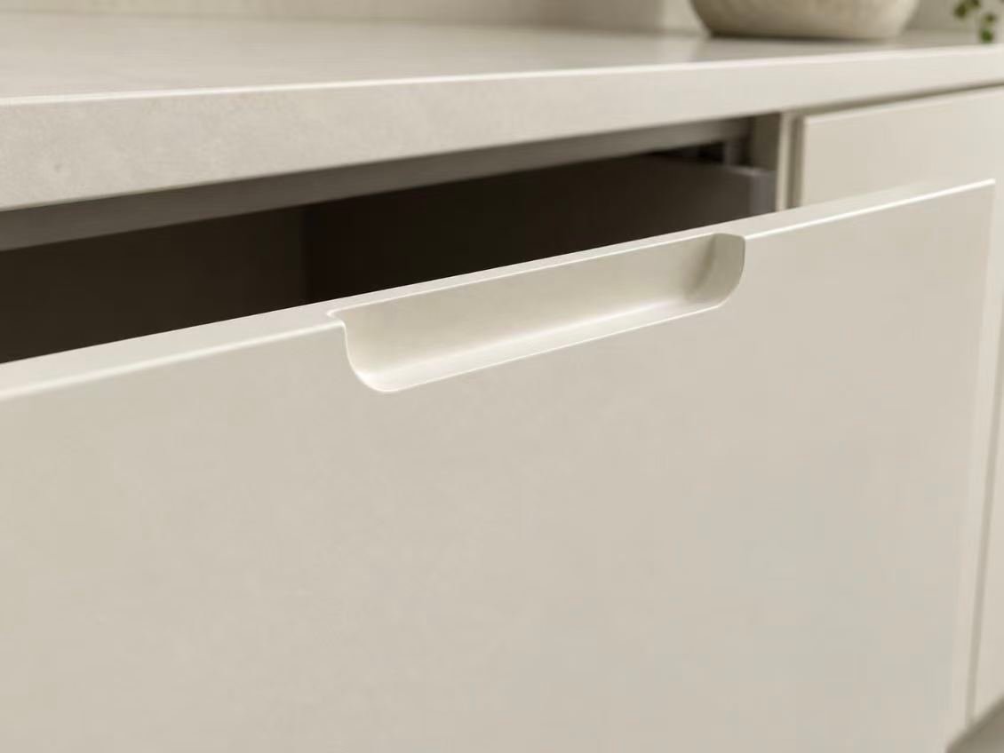 Integrated finger pull cabinet door profile