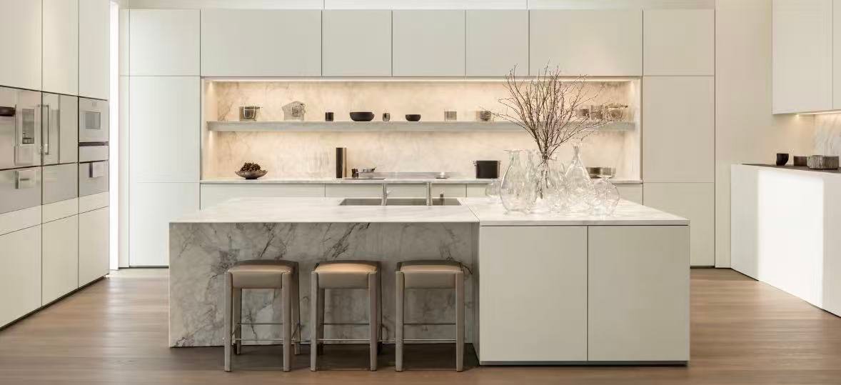 Modern kitchen with flat slab cabinet doors