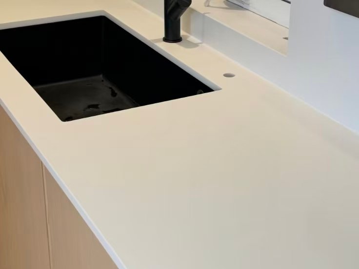 Natural quartzite kitchen countertop stone pattern